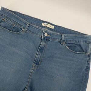 Levi Strauss Signature Gold Mid Rise Capri Jeans Women's Size 20W Light Wash